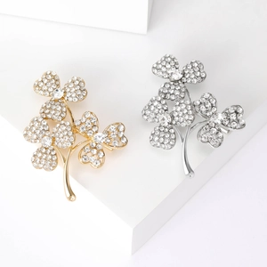 Élégante Broche Fleur en Alliage de Strass pour Femmes Brillante Perle Artificielle Trèfle Floral Corsage Épingle Accessoires de Mode