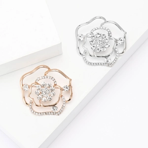 Spilla a Forma di Rosa in Lega Svuotata con Strass in Stile Coreano per Donna Elegante Accessori per Gioielli da Festa