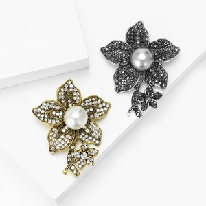 Vintage floral pearl brooches with shimmering rhinestones in gold and silver finish