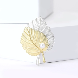 Élégante Broche Feuille Bicolore en Alliage Mat Avec Künstliche Perle Blanche Épingle à Revers Motif Plante pour Bijoux de Bureau Femme