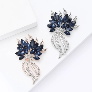 Broches florales élégantes avec strass bleu marine et placage en or et argent fin