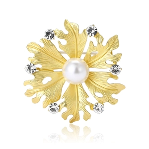 Exquisite golden matte flower brooch with central pearl and sparkling rhinestones