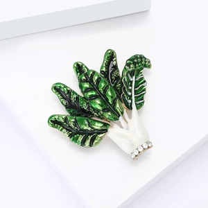 Elegant cabbage-shaped brooch in green enamel and sparkling rhinestones for suits