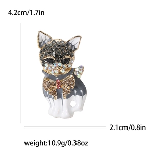 Broche chat en dessin animé avec émail et strass colorés sur une base en alliage doré