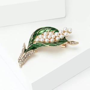 Elegant lily of the valley brooch with green enamel leaves and white pearls in gold plating