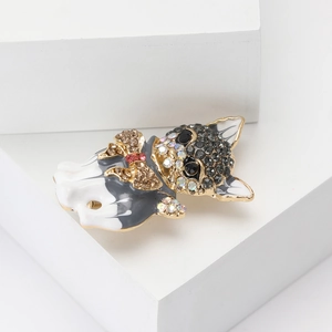 Broche bouledogue français en émail et strass pour costumes et manteaux élégants