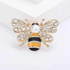 Broche abeille chic ornée de strass brillants, perle et émail jaune avec finition dorée