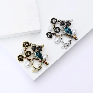 Broche hibou créative en alliage avec émail et perles pour accessoires de mode femme