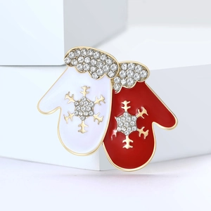 Broche créative en forme de moufle de Noël avec émail rouge blanc et strass brillants