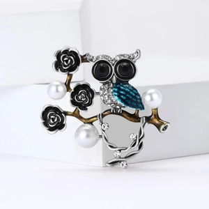 Broche chouette artistique avec roses noires, perles et émail bleu sur argenté