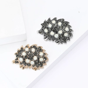 Exquisite cartoon hedgehog brooch with rhinestones in silver and gold alloy finish