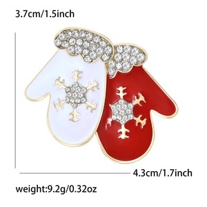 Broche moufles de Noël avec émail rouge et blanc, flocons dorés et strass brillants