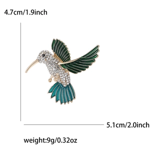 Spilla colibrì in smalto con strass, dimensioni 4,7x5,1cm e peso 9g visualizzati