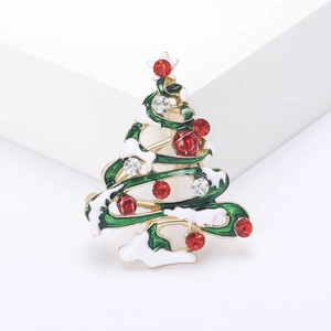 Exquisite Christmas tree brooch with green enamel and sparkling rhinestones on gold base