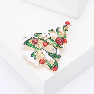 Elegant Christmas tree brooch with green enamel and sparkling rhinestones on gold alloy