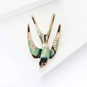 Broche hirondelle exquise avec émail coloré et strass étincelants pour femme