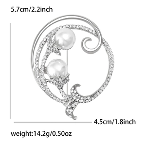 Broche fleur argentée avec perles et cristaux, dimensions 5,7cm par 4,5cm et poids 14,2g