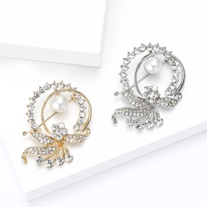Korean Style Fashion Rhinestone Alloy Flower Brooch Large Faux Pearl Circle Garland Pin For Women Jewelry Banquet Gift