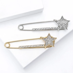Spille a stella a forma di spilla da balia in oro e argento con strass luccicanti
