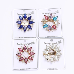 Detail of four sunflower scarf clips with sparkling rhinestones in a golden alloy base