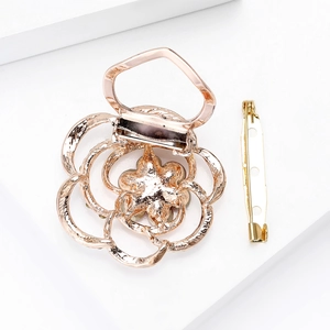 Elegant rose gold flower scarf clip with镂空 floral design and safety pin accessory