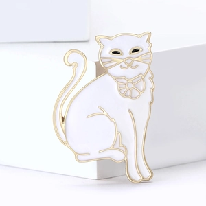 Elegant white enamel cat brooch with golden outlines for men and women's clothing
