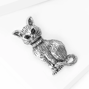 Close-up of vintage silver cat brooch showing fur texture and rhinestone collar detail