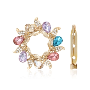 Vintage Luxury Alloy Rhinestone Flower Wreath Brooch Dual Purpose Silk Scarf Buckle Gold Multicolor Crystal Inlaid Jewelry For Women