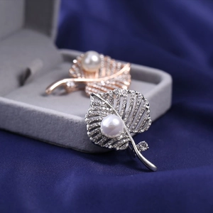 Elegant hollow leaf pearl brooches with rhinestones in silver and rose gold finishes