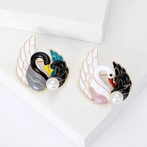 Vintage Legierung Doppel Schwan Herz Brosche Mit Kunstperle Emaille Tropfen Tier Pin Schmuck Für Damen Bankett Party