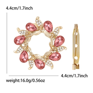 Broche fleur et boucle de foulard avec pierres roses et finition plaquée or