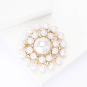 Elegant gold flower brooch with pearls and sparkling rhinestones for women jackets