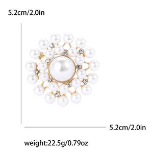 Elegant gold flower pearl brooch with rhinestones measuring 5.2cm in diameter