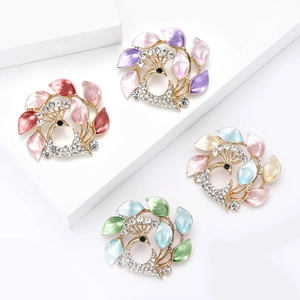 Broches paon élégantes avec plumes émaillées et strass en quatre couleurs éclatantes