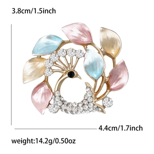 Élégante broche paon avec pétales en émail coloré et strass blancs sur métal doré