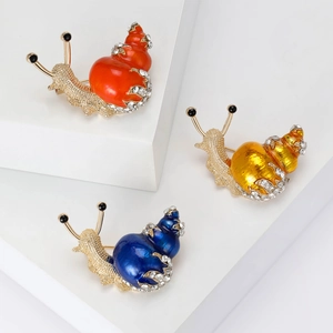 Fashion Snail Shape Alloy Rhinestone Enamel Brooch For Women Animal Design Jewelry Pin Creative Clothing Accessories