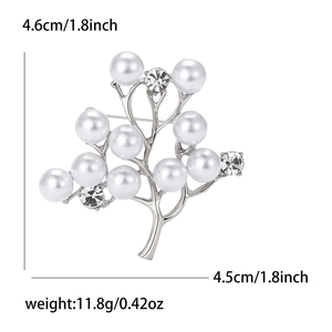 Broche élégante en forme de branche avec perles blanches et strass argentés