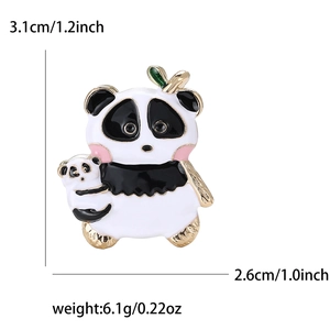 Broche panda créative en émail pour manteaux mesurant 3,1 cm de haut et 2,6 cm de large