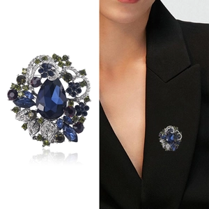 Elegante böhmische Blumenbrosche mit tiefblauem Birnenkristall und farbigen Straßsteinen