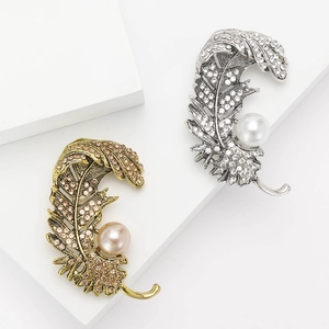 Broche Plume en Alliage Vintage Avec Strass et Künstliche Perle Élégante Épingle de Revers en Cristal pour Femme Bijoux de Banquet