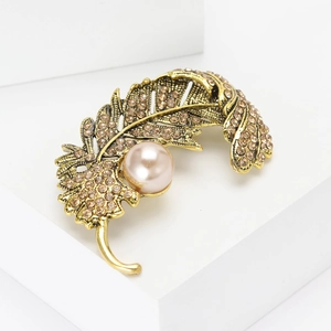 Broche plume élégante en strass avec perle pour costumes et manteaux femme