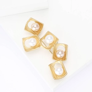 Fashion matte gold alloy square brooch with five white pearls for suits and sweaters