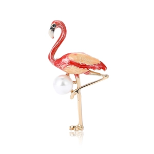 Broche flamant rose élégante en alliage doré avec émail rouge et perle blanche ronde