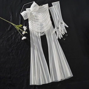 Set lingerie 3 pezzi in mesh bianco con pantaloni a zampa e guanti coordinati