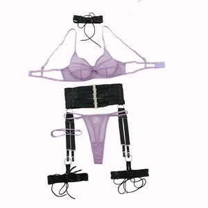 Ensemble de lingerie sexy en mesh violet avec soutien-gorge à armatures et jarretelles
