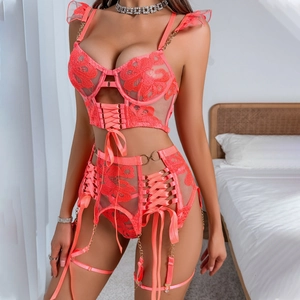 Set lingerie sexy in pizzo corallo con dettagli in metallo e reggicalze abbinati