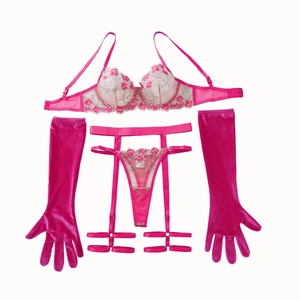 Completo intimo sexy in pizzo rosa con ricamo floreale, reggiseno e guanti velluto