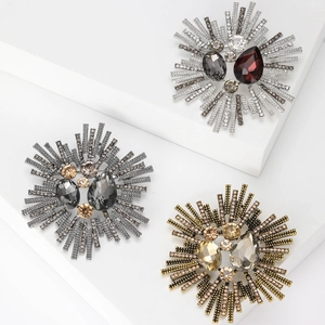 Vintage Alloy Rhinestone Sunflower Brooch For Women Elegant Starburst Flower Brooch Pin Wedding Party Suit Accessories Fashion Jewelry