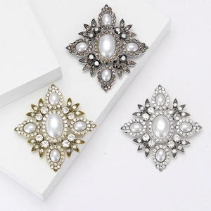 Vintage Baroque Style Alloy Rhinestone Faux Artificial Pearl Brooch For Women Elegant Cross Star Floral Clothing Breastpin Jewelry Gift