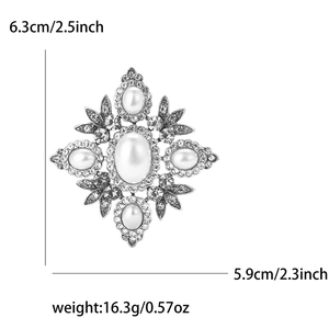 Vintage Baroque pearl brooch with rhinestones and alloy floral details in 6.3cm size
